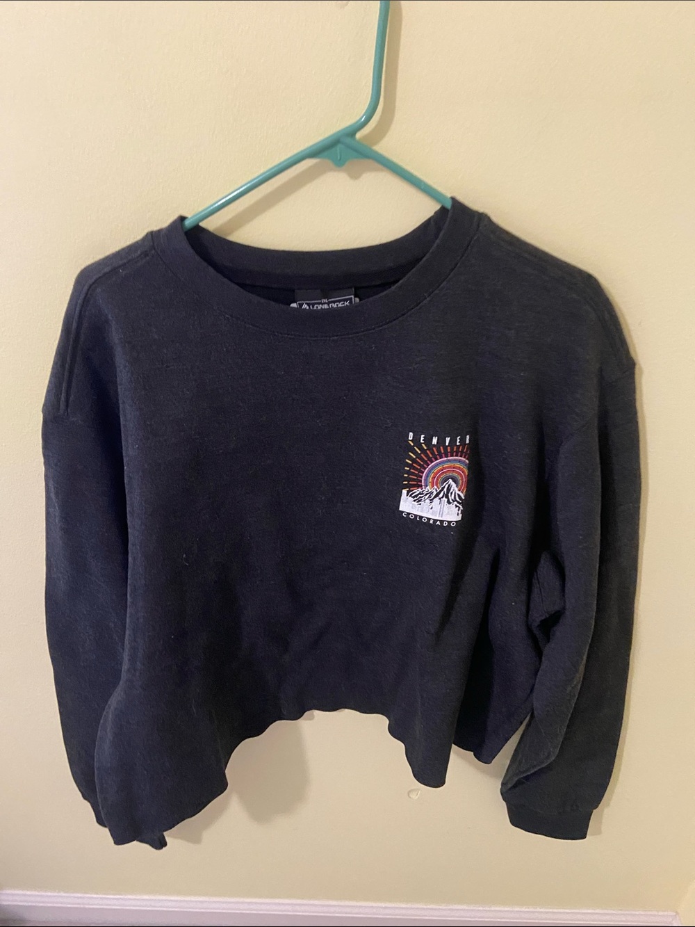 Denver Colorado Graphic Crop Sweatshirt - Black